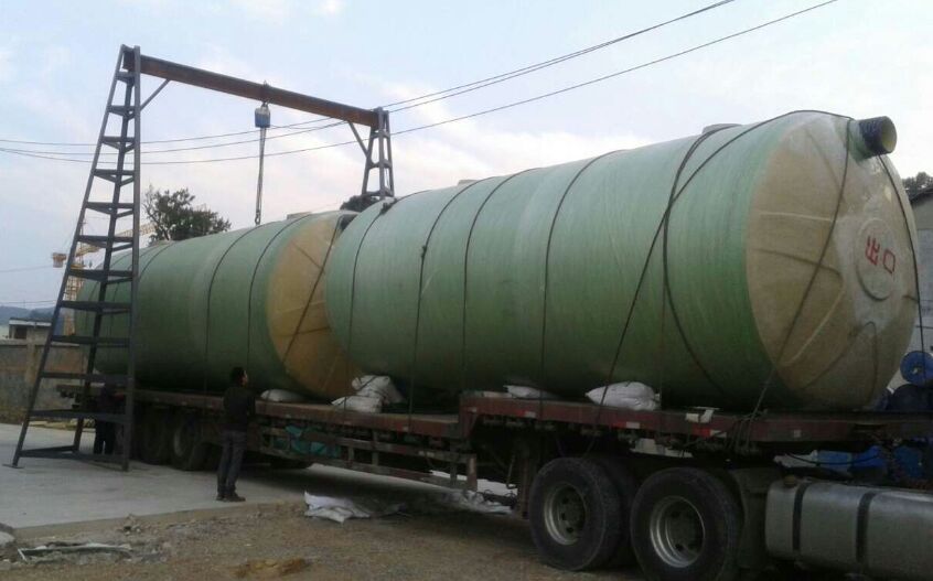 玻璃鋼化糞池發(fā)貨現(xiàn)場